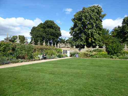 Hall Gardens