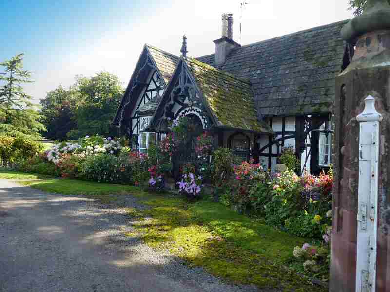 Lodge House, Snelston Hall