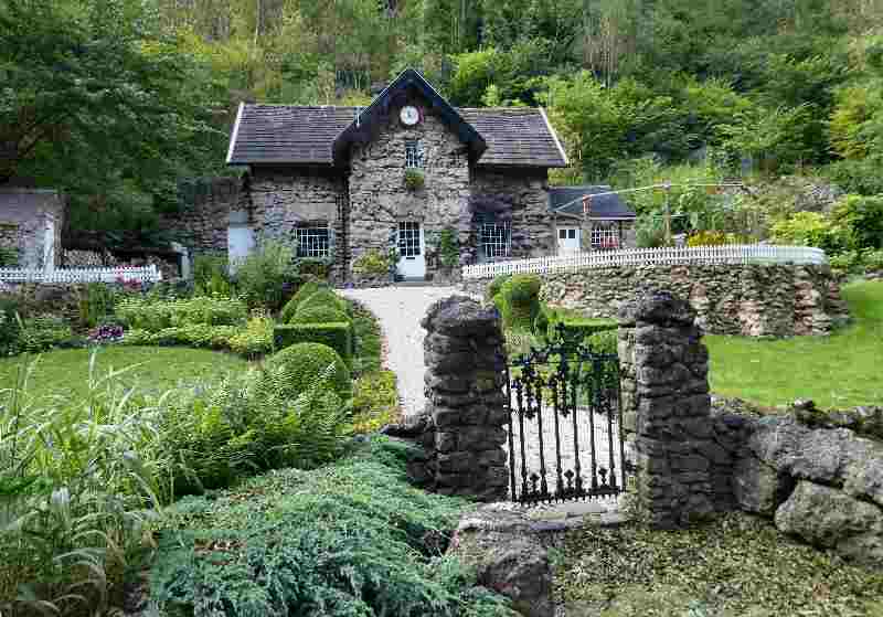 Tufa Cottage, Via Gellia