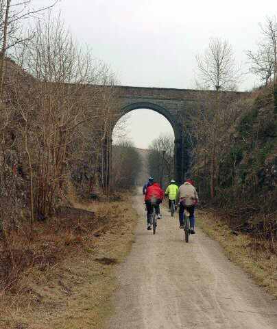 Cyclists on Tissington Trail