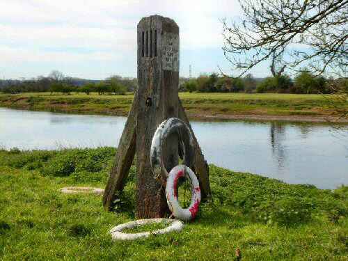 Twyford Ferry Crossing Post