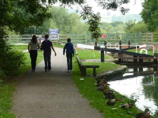 Walkeres approaching Bluebank Pools, Chesterfield Canal